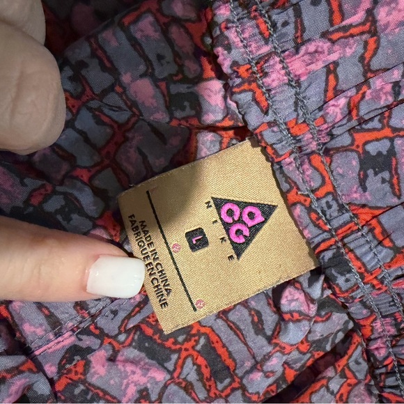 Nike Women's NRG ACG Printed Shorts Size Large EUC Athleisure Geometric - Picture 3 of 5